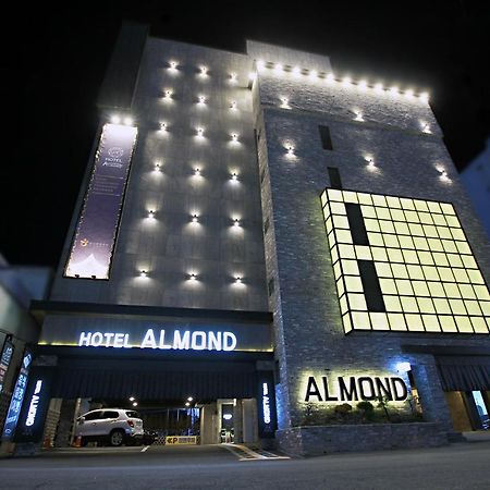 Masan Almond Hotel ČČchangwon Exteriér fotografie