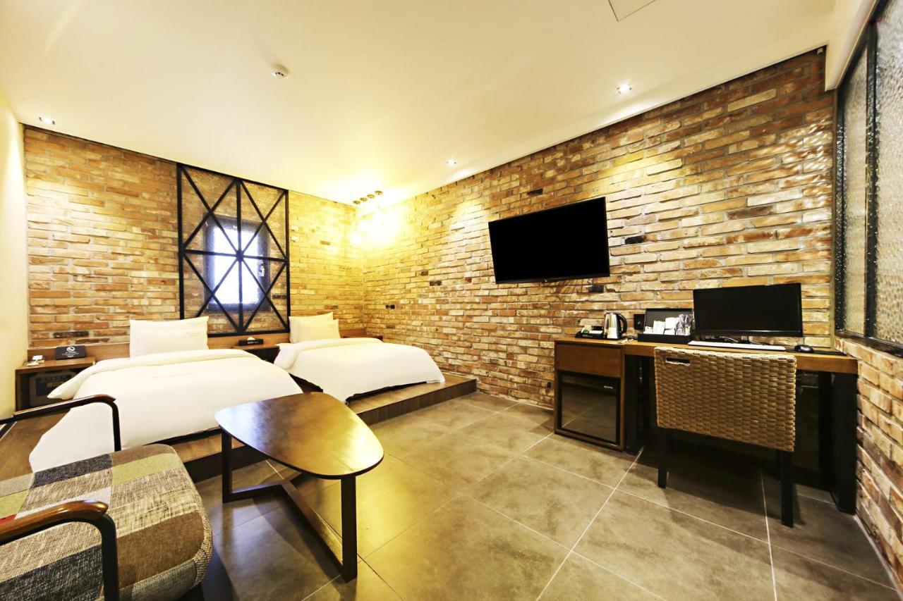 Masan Almond Hotel ČČchangwon Exteriér fotografie