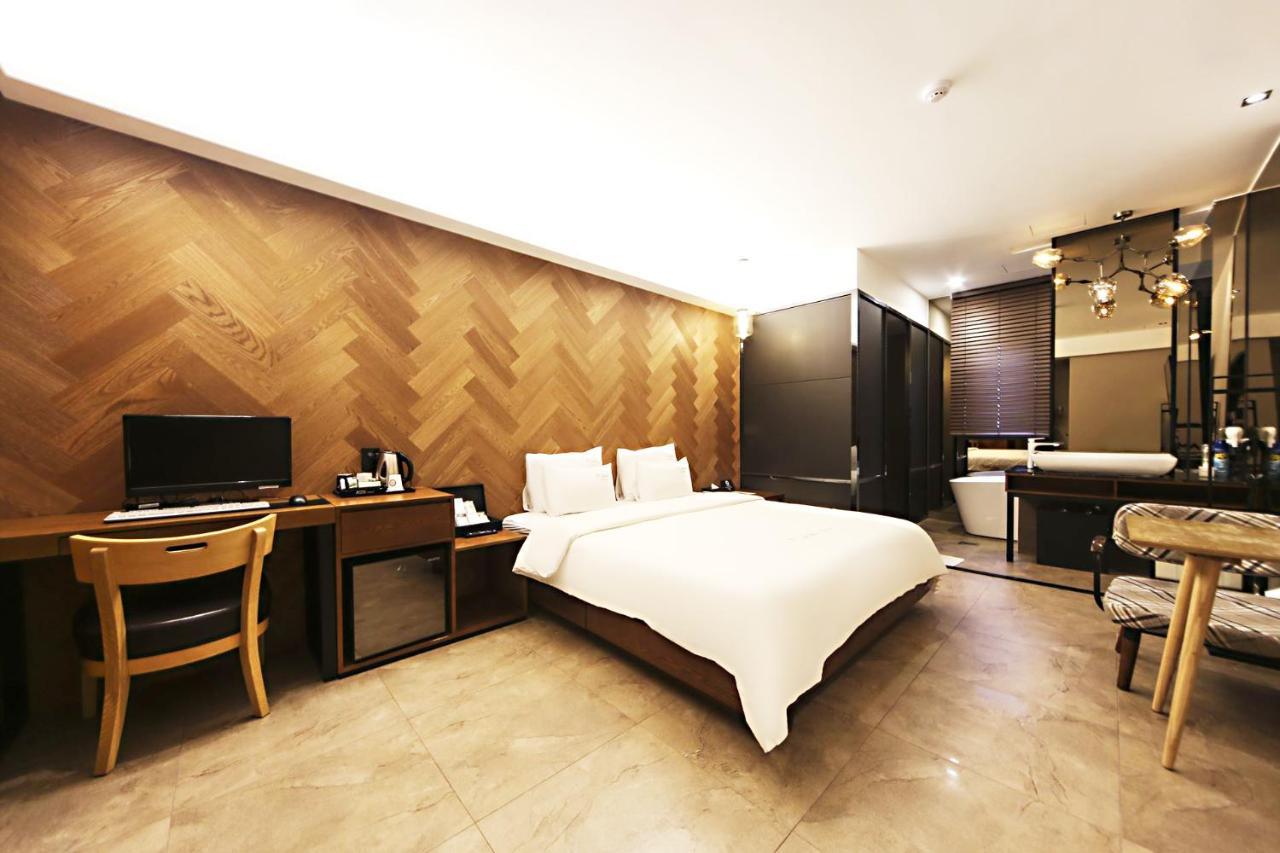 Masan Almond Hotel ČČchangwon Exteriér fotografie